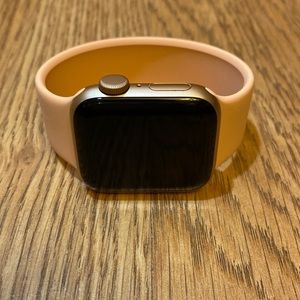 Apple Watch SE 40mm GPS with accessories bundle